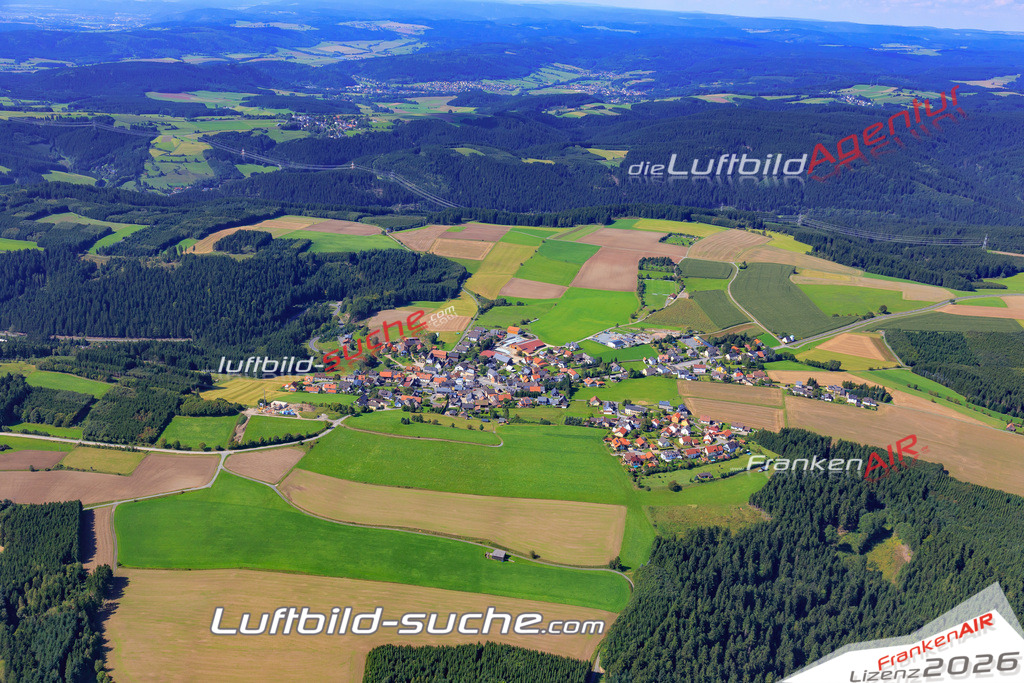 Die Luftaufnahme Hesselbach - Wilhelmsthal wurde 2017 mittels Flugzeug (keine Drohne) erstellt. Perfekte Schärfe und Druck- Auflösung- Garantiert!