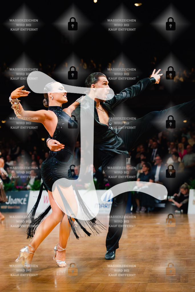 GOC 2025 - WDSF GrandSlam Latin 26th (3) Justin Lauer _ Rita Schumichin (Germany)-2025-08-23-4303 | Webshop for digital downloads and prints of dance sport, event & show photographer Julian Link - Realisiert mit Pictrs.com