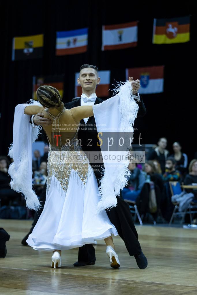 20241102_DC_HGR_Std_09241 | Tanzsportbilder, Standardtanz, Lateintanz, WDSF, DTV, LTVB, dancecomp, goc, hessen tanzt, blaues band der spree, walzer, tango, wiener walzer, slowfox, quickstepp, samba, rumba, cha-cha-cha, paso doble. jive, hd-kroft photography, turniertanzsport