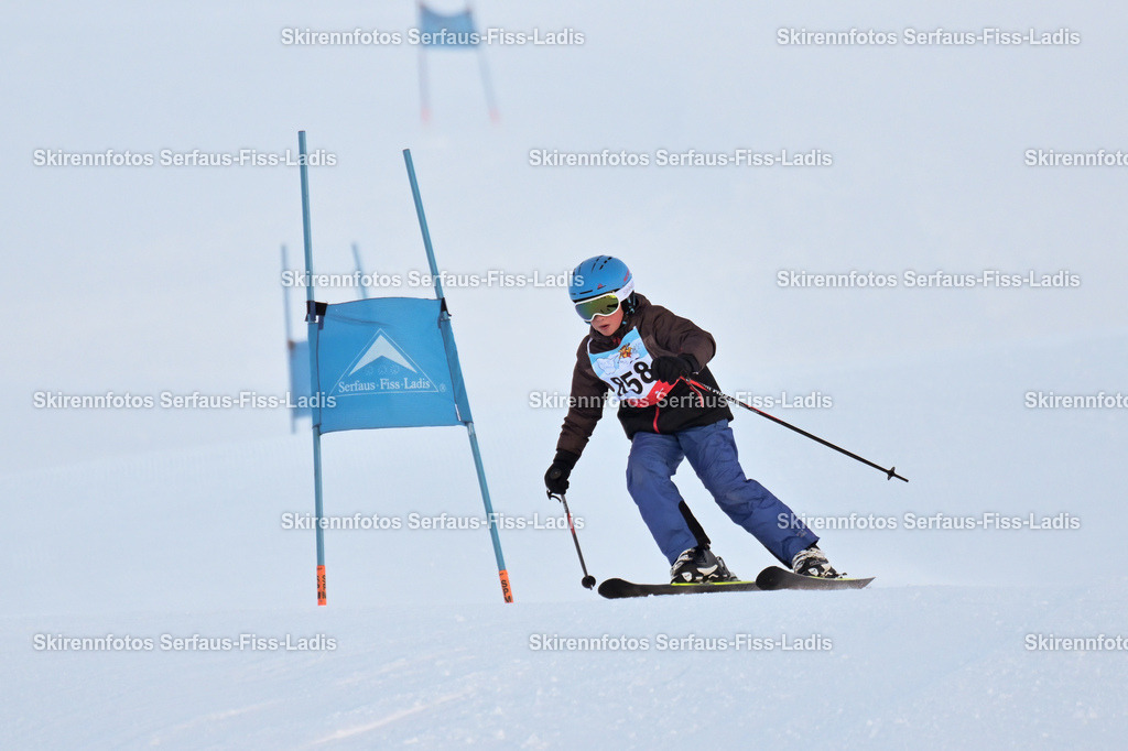 SRF_25.12.2025_0188 | Skirennfotos,Serfaus,Fiss,Ladis,Kinderskirennen,Winter,Tirol,Oberland,skirace,SFL,feelfree,weil wir's genießen,ski,Ski,skifahren,Sonnenplateau, - Realisiert mit Pictrs.com