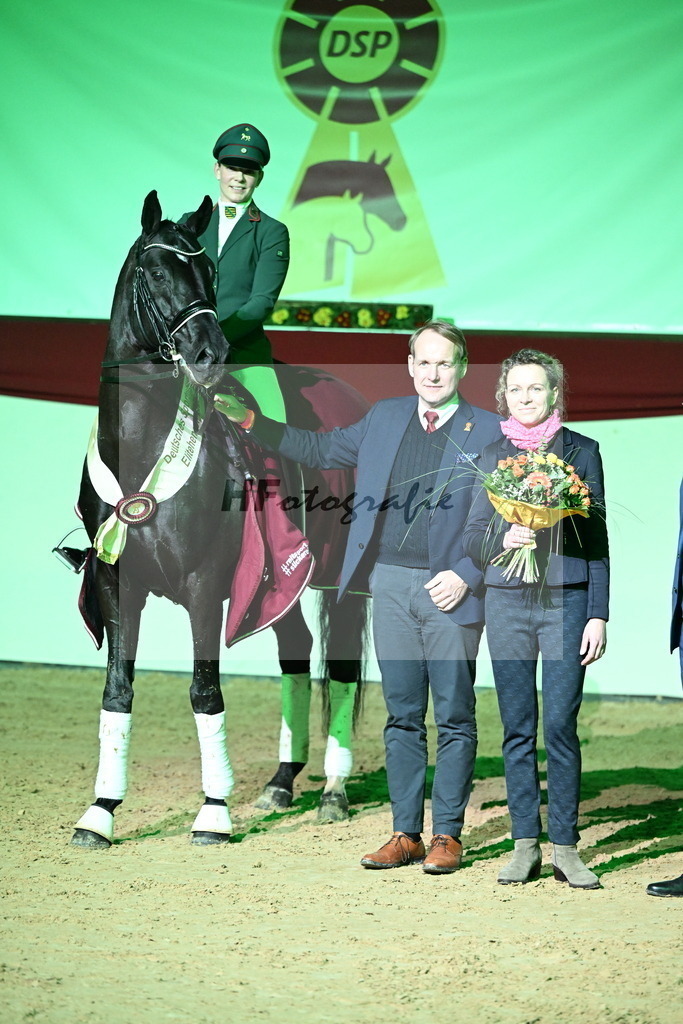 Decurio_Göbel_2255119 | hf-fotografie - Realisiert mit Pictrs.com