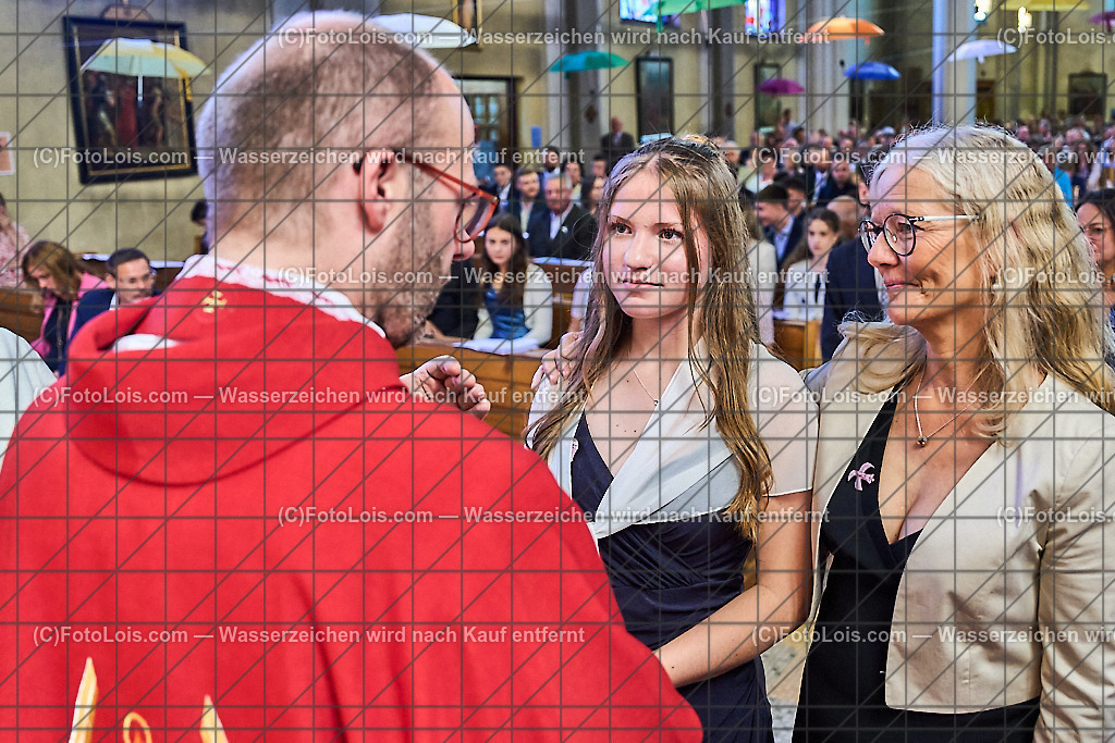 ALP1051_PfarrFirmung Wieselburg_Firmvorgang | (C)FotoLois.com, Alois Spandl, Firmung in der Pfarrkirche Wieselburg mit Generalvikar Dr. Christoph Weiss, Dechant Pfarrer Daniel Kostrzycki und Monignore Franz Dammerer, Sa 15. Juni 2024.