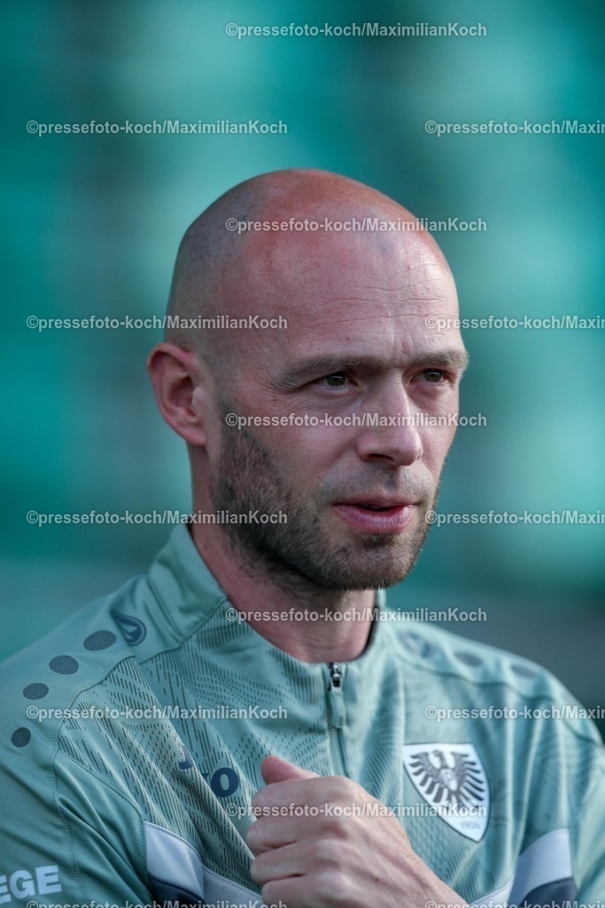 SCP09052502142 | 09.05.2025, Fußball, Preußen Münster - Hertha BSC, 2. Fußball Bundesliga, 33. Spieltag, Preußenstadion, Saison 2024 2025: Cheftrainer Christian Pander (Preussen Muenster) DFB regulations prohibit any use of photographs as image sequences and or quasi-video.