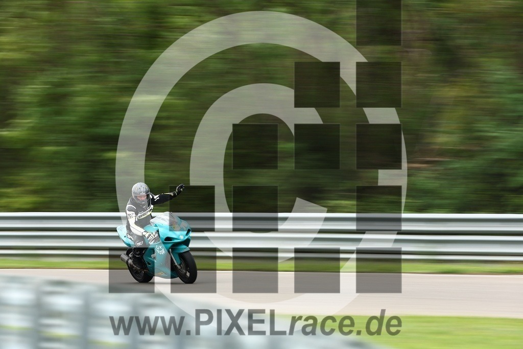 0078-20250903_01458 | Schöne Erinnerungen an spannende Momente - das festzuhalten ist unser Job. PIXELrace.de ist seit 2003 auf den Rennstrecken Europas unterwegs um die Action draußen beim Fahren und die wunderbare Stimmung imm Fahrerlager für euch einzufangen.