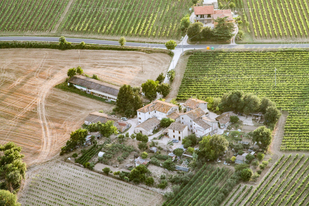 Aerial view: View of the town in Isola di Fano in the state The Marches, Italy.Photo: IMG_43136.jpg taken on 07/16/2011 by Werner Riehm/FLY-FOTO.comResolution of the original: 4272 x 2848 px
