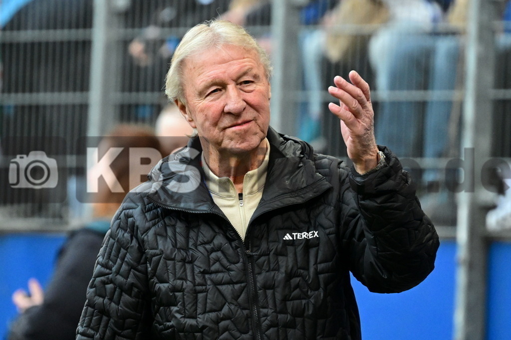 KBS Picture_HSV-Bremen_Frauen_001 | Hrubesch Horst Nachwuchsdirektor (HSV) ,Sportplatz :  Volksparkstadion, - Realisiert mit Pictrs.com
