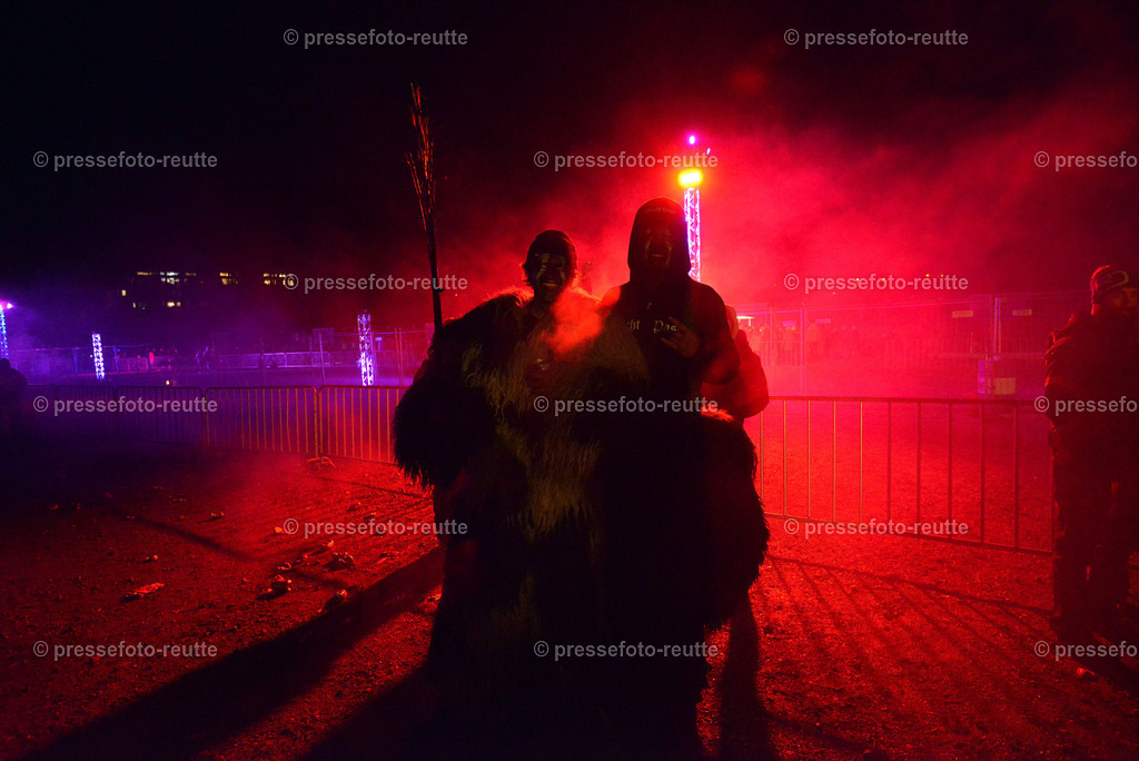 news-2022-Dez03-Krampusumzug-Reutte-WTV_6134 | Info aus dem Bezirk Reutte/Ausserfern Tirol sowie eine umfangreiche Bilddatenbank über die gesamte Region: Lechtal, Talkessel Reutte, Tannheimertal, Zwischentoren. Lech, Plansee, Zugspitze, Grenztunnel, B179, Fernpassstraße, Verkehr, Lawinen, Tradition, - Realisiert mit Pictrs.com