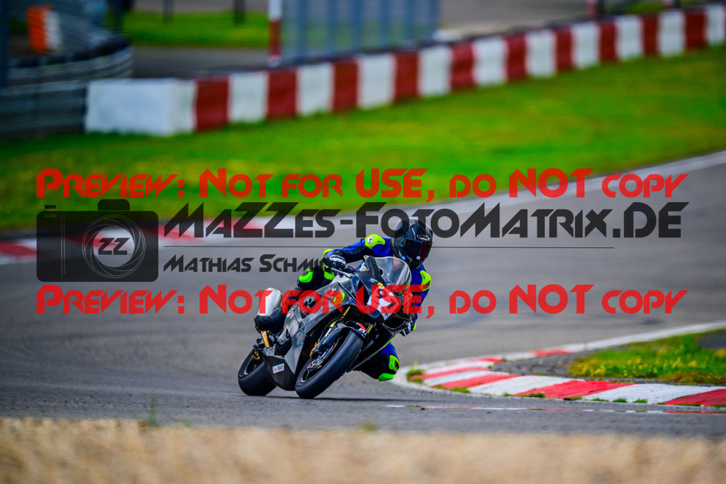 MaZZes_FotoMatrix_240717_6007705_8441 | GELB