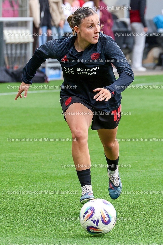xsscx17052601065 | 17.05.2026, xsscx, Frauen Fussball, Bayer 04 Leverkusen - Werder Bremen, 1. Fussball Bundesliga, 26. Spieltag, Ulrich-Haberland-Stadion, Saison 2025 2026: Estrella Merino Gonzalez (Bayer Leverkusen #10) DFB regulations prohibit any use of photographs as image sequences and or quasi-video. Photo: xSandraxScherningxPressefotoKochx