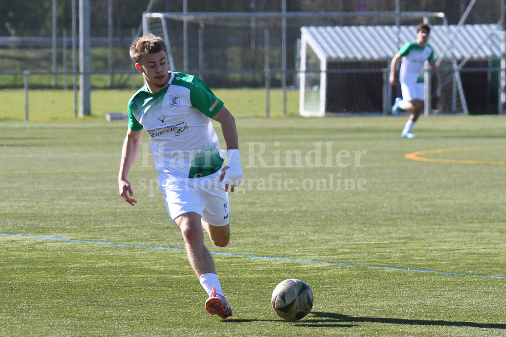 SpVgg GW Deggendorf : SV Hofkirchen | Matthias Mittig (SpVgg GW Deggendorf #14) - Realisiert mit Pictrs.com