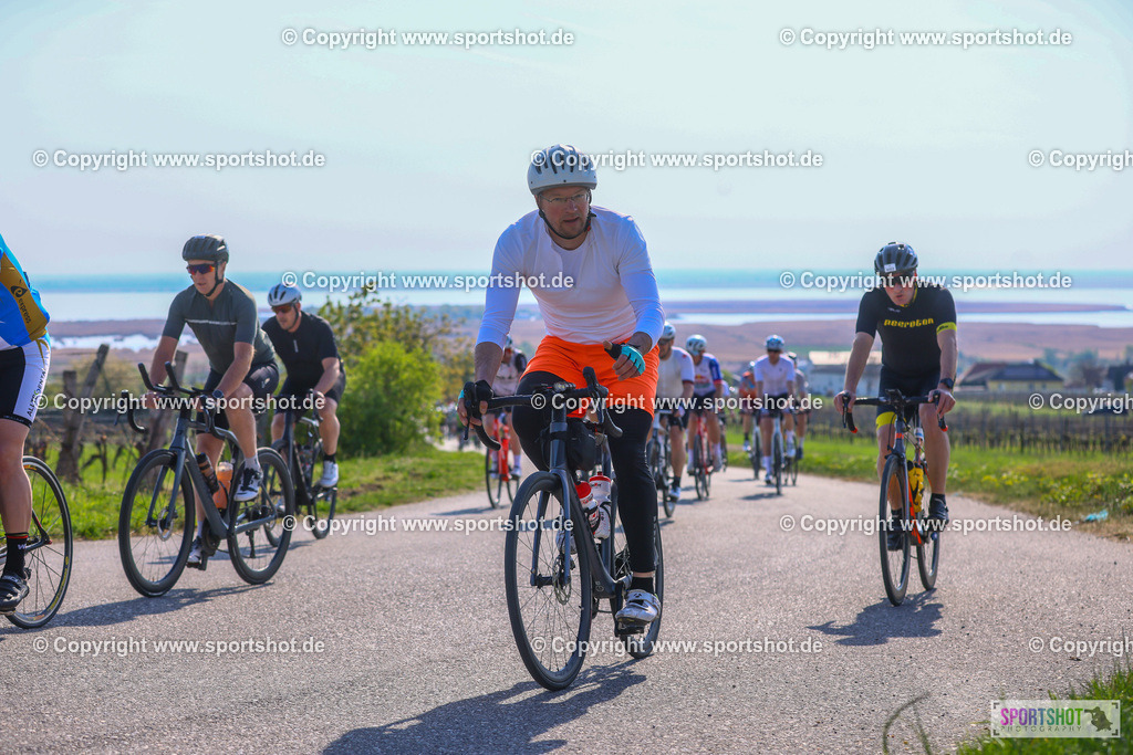 TRA_0809 | Neusiedlersee Radmarathon 2026@sportshot_your_pictrs #yourpictures#roadtowm2029 #nrm #neusiedlerseeradmarathon #neusiedlersee #neusiedlerseetourismus #burgenland #mörbisch #nrm26 #burgenlandtourismus #voglundco #poweredbyburgenlandtourismus #radsport #rad #marathon #ucigranfondo #visitburgenland #ucigranfondoworldseries