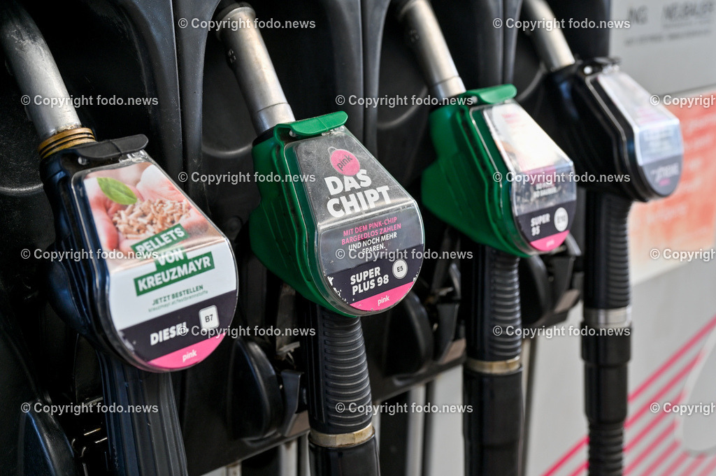 Mineraloelunternehmen_ Linz_ 05.07.2023-19 | 05.07.2023, Linz, AUT, Mineraloelunternehmen, im Bild Pink, Tankstelle, Marke, Zapfhahn, Zapfsaeule, Logo, Schild, Tafel, Preise