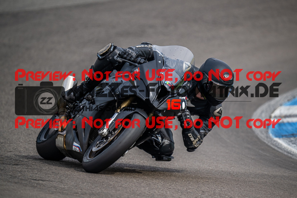 MaZZes_FotoMatrix_230410_3713 | ROT