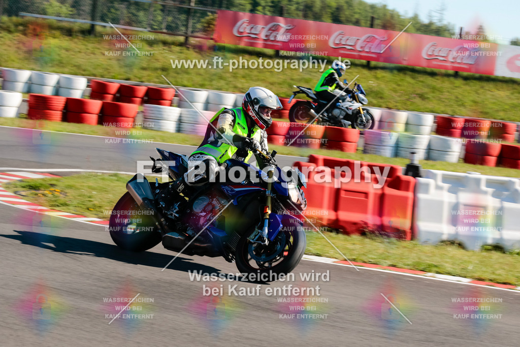 Moto-TeamOBK-21363 | Hier findet Ihr Bilder von Touristenfahrten auf der Nürburgring Nordschleife oder von anderen Veranstaltungen die ich besucht habe. Viel Spass beim Durch Schauen 