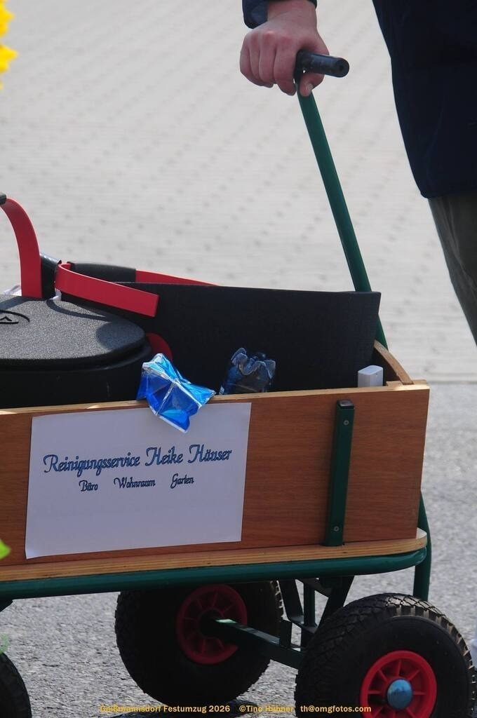 Geißmannsdorf-2026-Festumzug-186 | Festumzug in Geißmannsdorf bei Bischofswerda im Juni 2026. Fotografische Eindrücke und Momentaufnahmen vom Festumzug anläßlich des 800-jährigen Bestehens von Geißmannsdorf - mit Teilnehmern und Gästen, Strohpuppen und geschmückten Vorgärten und Grundstücken - Realisiert mit Pictrs.com