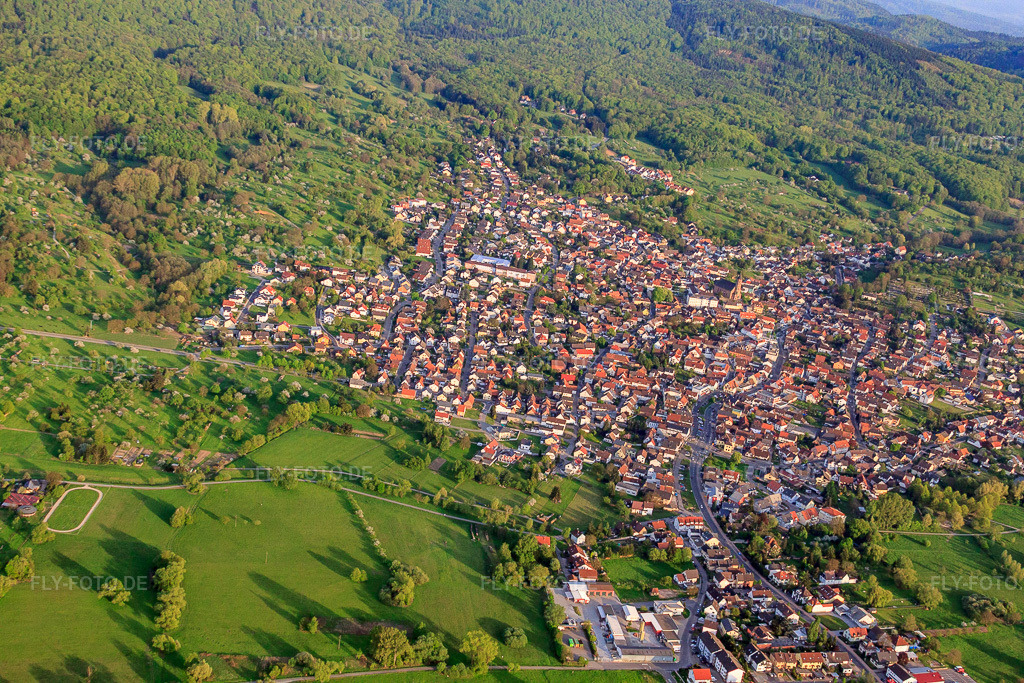 Luftbild: Ortsansicht von Nordwesten in Malsch im Bundesland Baden-Württemberg in Deutschland. – Foto: IMG_26951.jpg vom 28.04.2010 durch Werner Riehm/FLY-FOTO.de – Auflösung des Originals: 4752 x 3168 px