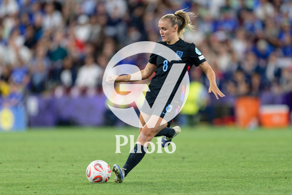 England v Italy - UEFA Women's EURO 2025 Semi-Final | GENEVA, SWITZERLAND - JULY 22:  Georgia Stanway of England   shoots during the UEFA Women's EURO 2025 Semi-Final match between England and Italy at Stade de Geneve on July 22, 2025 in Geneva, Switzerland. (Photo by Giuseppe Velletri/Sports Press Photo/Getty Images)