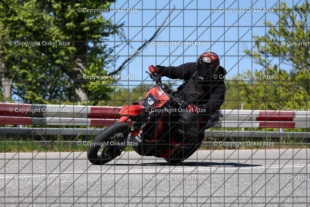 IMG_9890 | Fotograf am Kyffhäuser. Onkel Atze. Kyffhäuser Rennstrecke. Café36. Motorsportfotografie. - Realisiert mit Pictrs.com