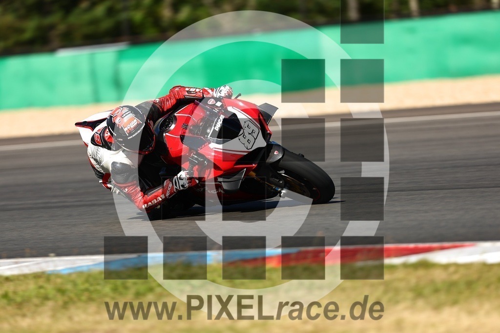 0089-20250829_00194 | Schöne Erinnerungen an spannende Momente - das festzuhalten ist unser Job. PIXELrace.de ist seit 2003 auf den Rennstrecken Europas unterwegs um die Action draußen beim Fahren und die wunderbare Stimmung imm Fahrerlager für euch einzufangen.