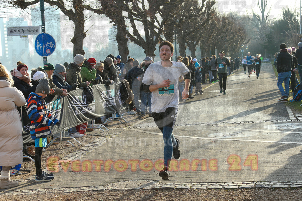 241231_1200_EX1_3415 | Sportfotografie im Rhein-Sieg Kreis, Köln, Bonn, NRW, Rheinland Pfalz, Hessen, etc. Unser Tätigkeitsfeld umfasst den Laufsport vom Volkslauf über den Marathon, Duathlon, Triathon bis zum Ultralauf wie Kölnpfad Ultra oder Schindertrail.