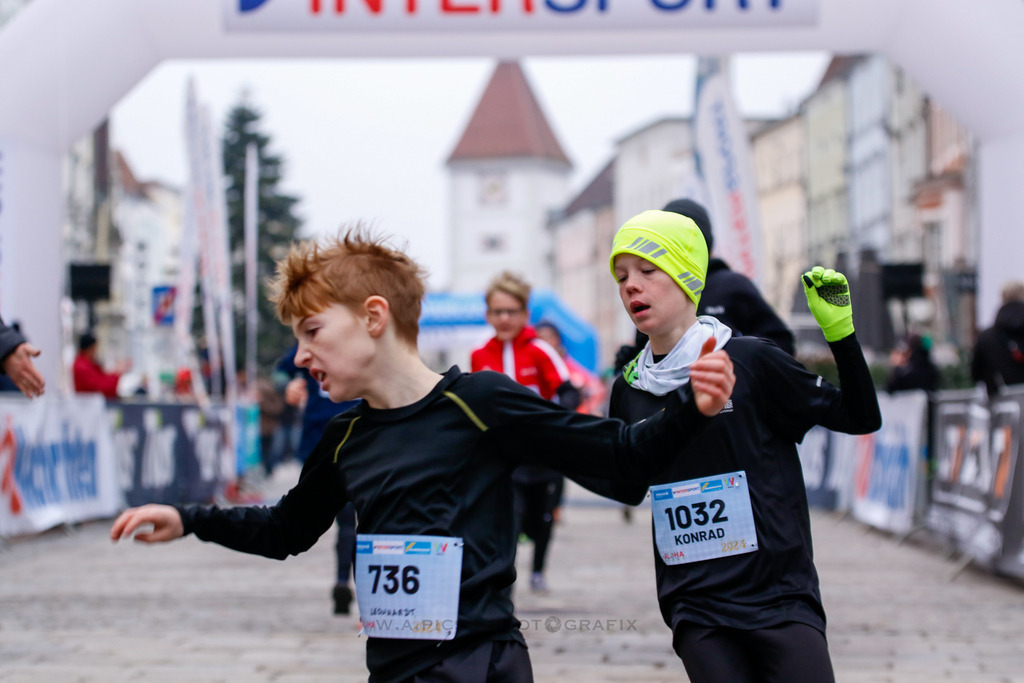 AW_20231231awmac6888 | WELS, 31.12.2023, Sparkasse Silvesterlauf Wels 2023 , Image shows: Photo: WAPICS / Andreas Willdoner