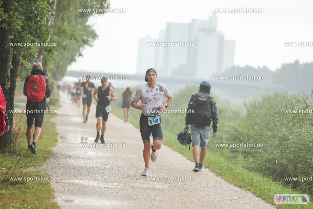 LUR_1025 | 34. M-net Erlanger Triathlon 2025 #erlangertriathlon  #mnettriathlon2025 #mnettriathlon #team #olympischedistanz #mitteldistanz #triathlon #maindonaukanal  #erlangertriathlon2025 #yourpictrs #tv1848 #tv1848erlangen  #triathlonbayern #sportinerlangen #demsportverbunden #sportshot_your_pictrs Copyright: www.sportshot.de