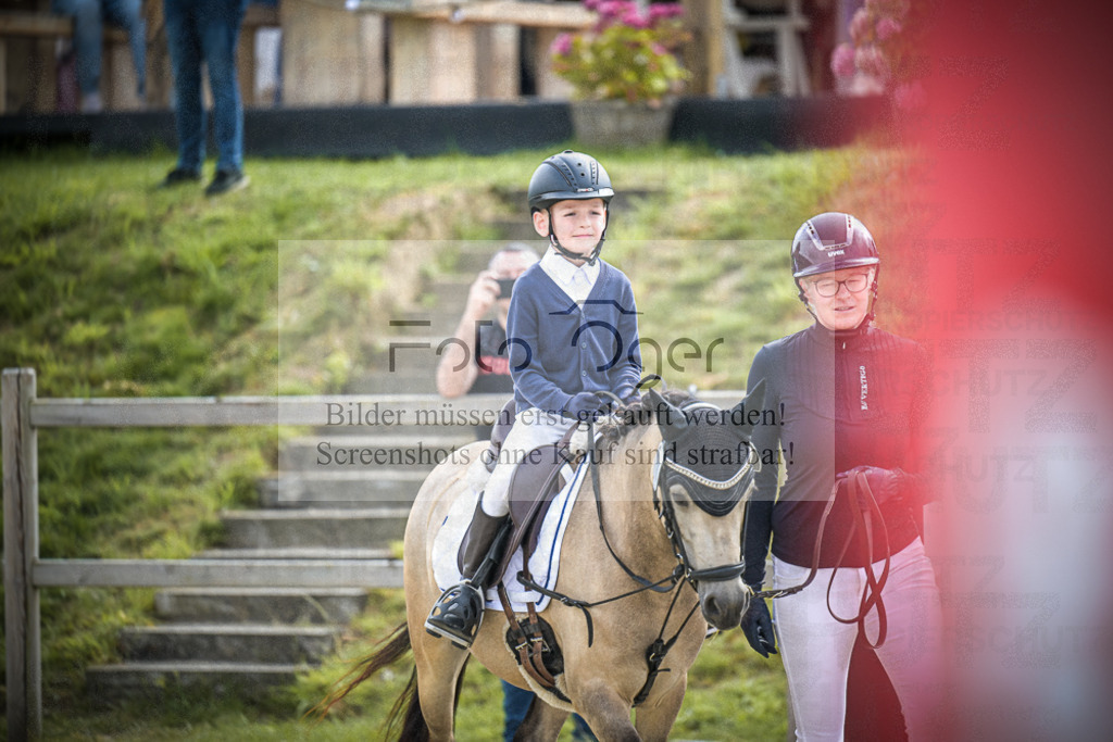DOS_0267 | Entdecke hochwertige Reitturnierfotos von Foto Oger. Professionell, emotional und authentisch – jetzt Lieblingsmomente im Shop bestellen.Deutschlandweite Turnierfotografie. - Realisiert mit Pictrs.com