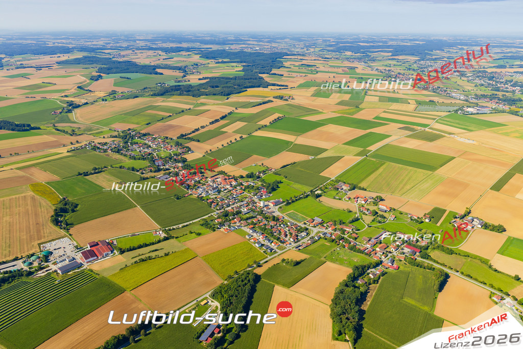 Luftaufnahme von Hofkirchen Laberweinting Bild- Das Luftbild wurde 2025 vom UL-Flugzeug heraus erstellt ( keine Drohne ) - Hochauflösende Luftaufnahme -Nicht vergleichbar mit Google Maps oder Satelittenbilder- Die Geschenkidee !Mit Lizenz und Bildrechte bestellbar