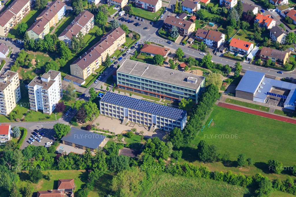 Luftbild: Grundschule Haßfurt (Am Dürerweg)und Albrecht-Dürer-Mittelschule Haßfurt in Haßfurt im Bundesland Bayern in Deutschland.Foto: IMG_099890.jpg vom 25.05.2017 durch Werner Riehm/FLY-FOTO.deGrundschule Haßfurt - Grundschule HaßfurtMS-HASSFURT.DE