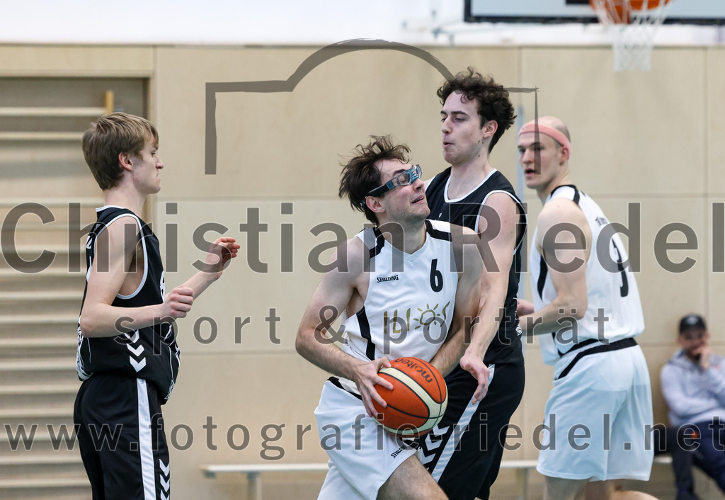 2023-03-26_012_TSV_Vaterstetten_gegen_Wacker_Knights_Burghausen | Vaterstetten, Deutschland, 26.03.2023:
Basketball, Bayernliga Herren Südost 2022 / 2023, 17. Spieltag, TSV Vaterstetten gegen Wacker Knights Burghausen, Endergebnis: 

Maximilian Rothe (TSV Vaterstetten, #6), F. Sutur (TSV Vaterstetten, #3)

Foto: Christian Riedel / fotografie-riedel.net