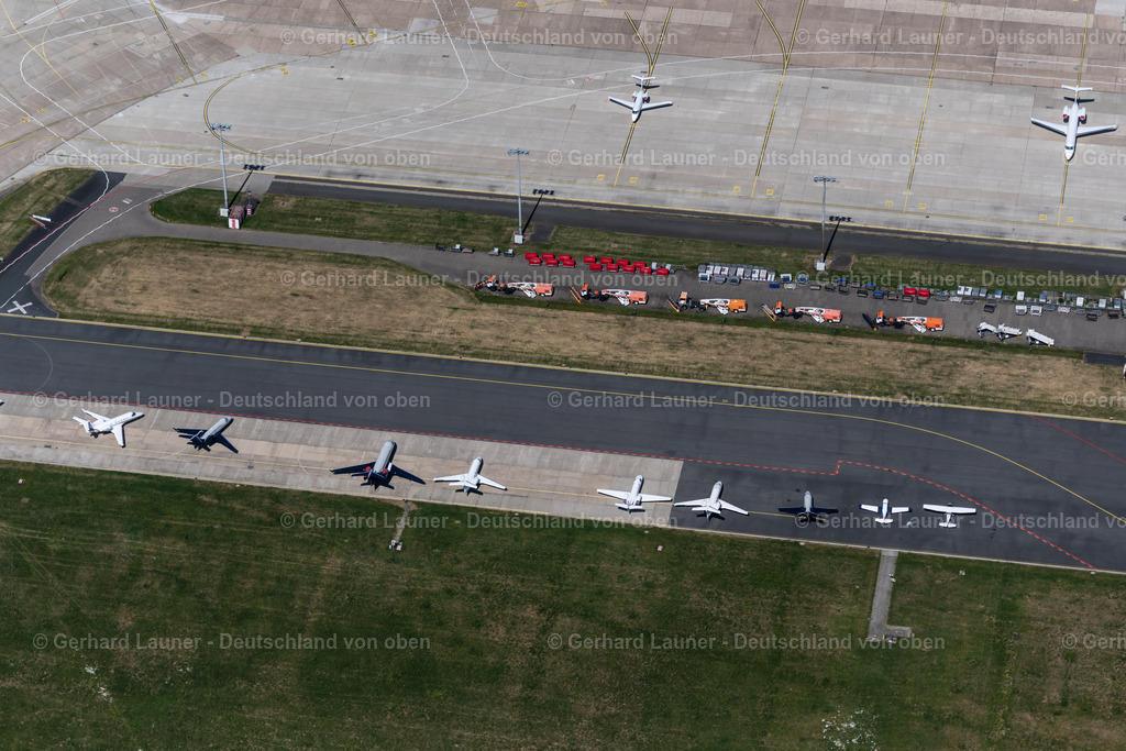 4029919 | BREMEN 01.06.2020 Abfertigungs- Gebäude und Terminals auf dem Gelände des Flughafen an der Straße Flughafenallee im Ortsteil Neuenland in Bremen, Deutschland. Weiterführende Informationen bei: Flughafen Bremen. // Dispatch building and terminals on the premises of the airport on street Flughafenallee in the district Neuenland in Bremen, Germany. Further information at: Flughafen Bremen. Foto: Gerhard Launer