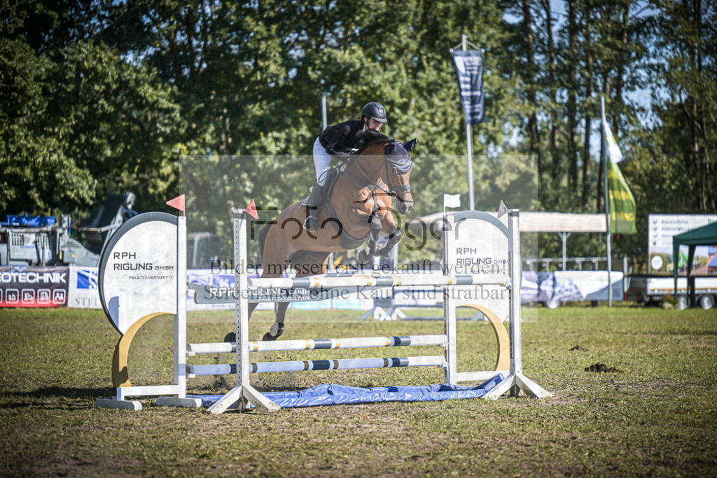 DOS_0842 | Entdecke hochwertige Reitturnierfotos von Foto Oger. Professionell, emotional und authentisch – jetzt Lieblingsmomente im Shop bestellen.Deutschlandweite Turnierfotografie. - Realisiert mit Pictrs.com