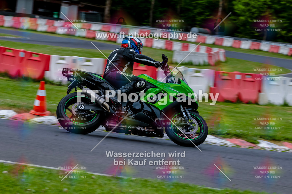 MotoTeamVBK-20185 | Hier findet Ihr Bilder von Touristenfahrten auf der Nürburgring Nordschleife oder von anderen Veranstaltungen die ich besucht habe. Viel Spass beim Durch Schauen 