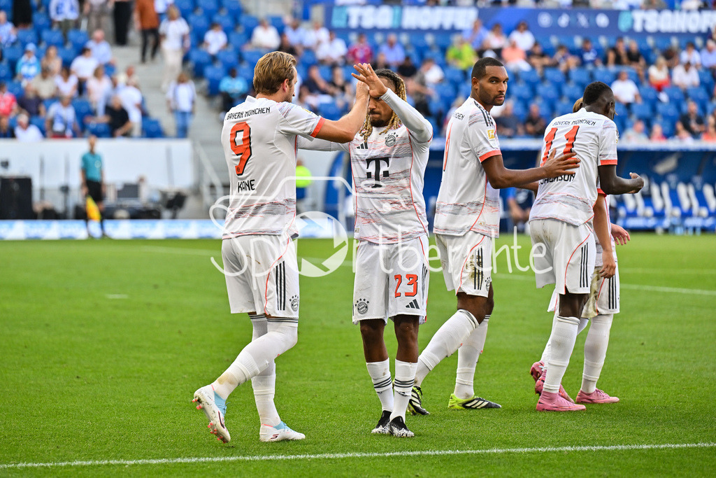 TSG 1899 Hoffenheim - FC Bayern München | Jubel der Bayern nach dem Treffer zum 0-2 durch Harry KANE (FC Bayern Muenchen 9) / Elfmeter / Tor / Torschuetze / Freude / Happy / Bundesliga: TSG 1899 Hoffenheim - FC Bayern München; PreZero-Arena am 20.09.2025 / DFL REGULATIONS PROHIBIT ANY USE OF PHOTOGRAPHS AS IMAGE SEQUENCES AND/OR QUASI-VIDEO / Sascha BOEY (FC Bayern Muenchen 23)