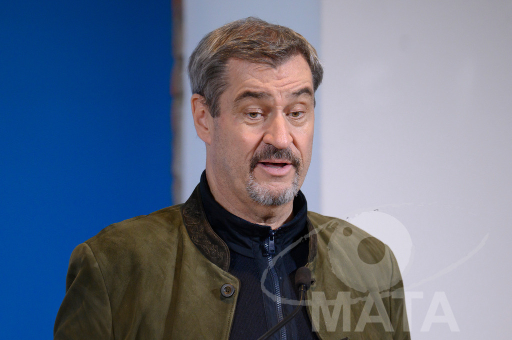 _DWI8110 | Bayerns Ministerpräsident Markus Söder (CSU) bei einer Pressekonferenz im Lokschuppen. Rosenheim, 02.12.2025 Bayern Deutschland - Realisiert mit Pictrs.com