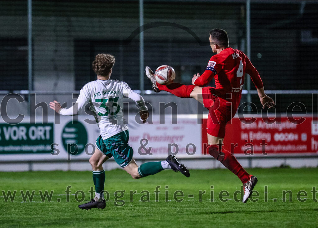 2024-03-28_052_FC_Schwaig_gegen_VfB_Forstinning | Oberding, Deutschland, 28.03.2024:
Fußball, Landesliga Südost 2023 / 2024, 27. Spieltag, FC Schwaig gegen VfB Forstinning, Endergebnis: 2:1

Joshua Steindorf (FC Schwaig, #33), Mathias Hirt (VfB Forstinning, #4)

Foto: Christian Riedel / fotografie-riedel.net