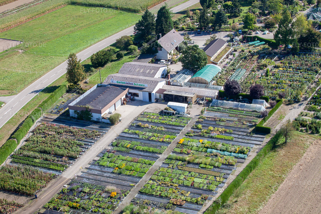 Luftbild: Gartenzeiten Schwarz im Ortsteil Bodersweier in Kehl im Bundesland Baden-Württemberg in Deutschland. – Foto: IMG_20636.jpg vom 31.08.2009 durch Werner Riehm/FLY-FOTO.de – Auflösung des Originals: 4752 x 3168 px – Gartenzeiten Schwarz
