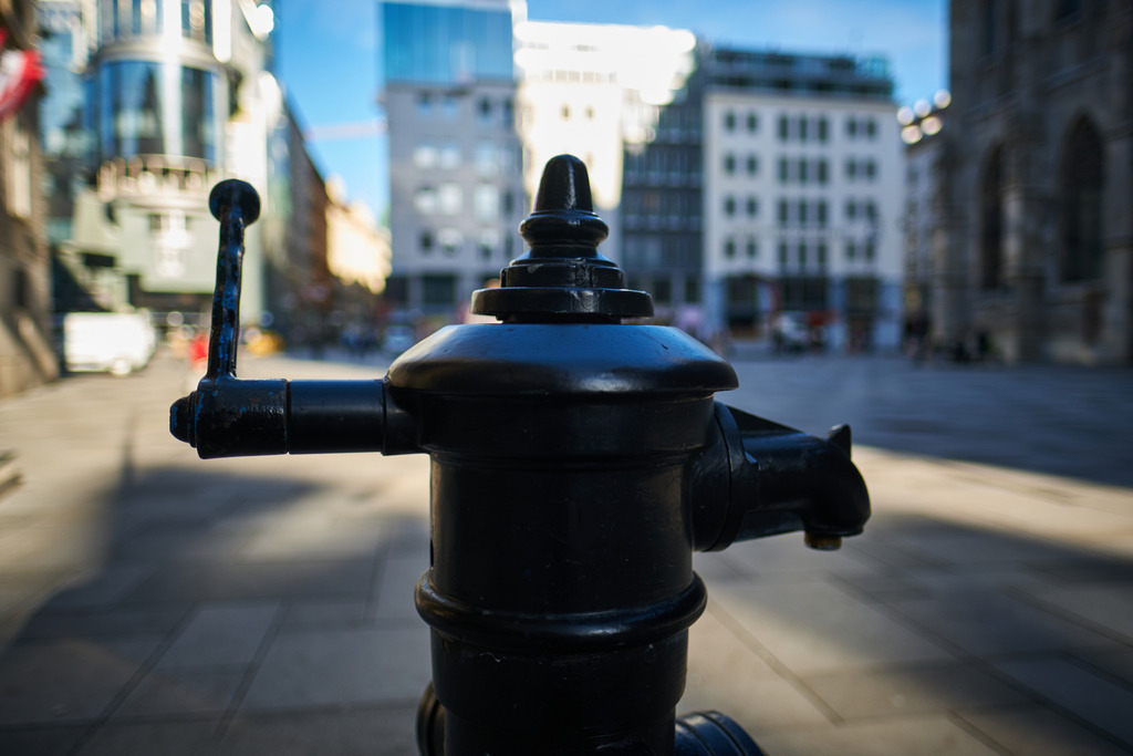 Wassertränke für die Fiaker | Wien, Austria - March 30, 2021: Wassertränke für die Fiaker am Stephansplatz. - Realisiert mit Pictrs.com