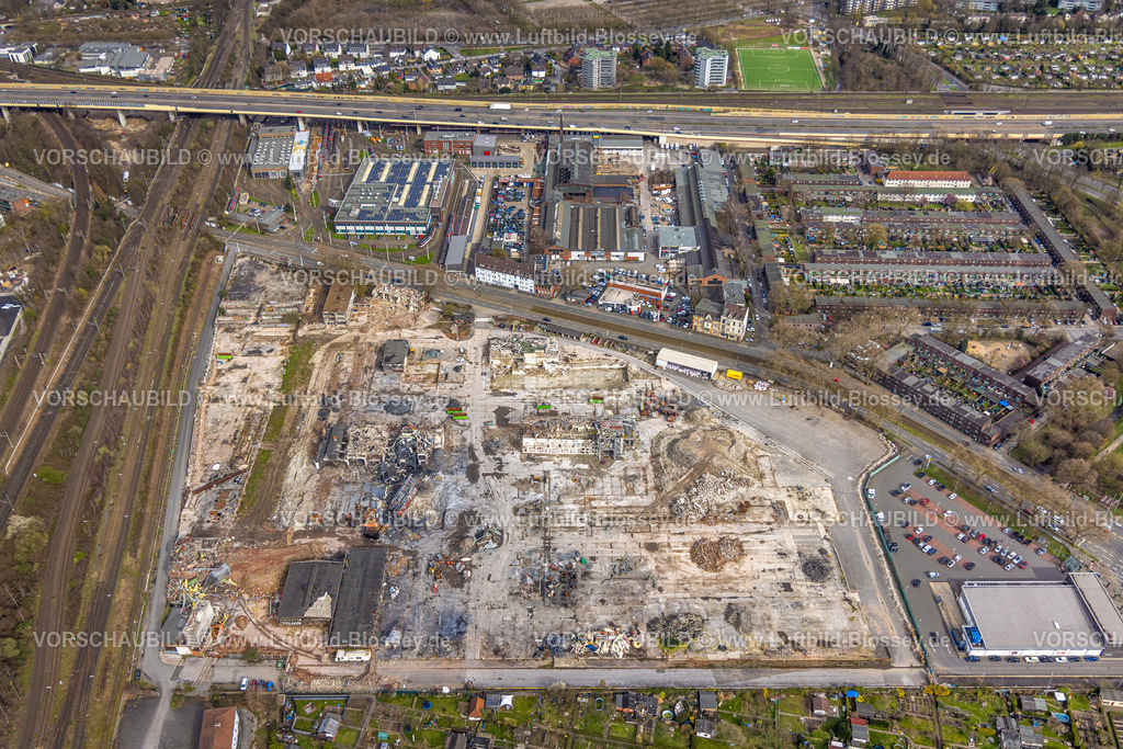 Duisburg230302012 | Luftbild, Abrissarbeiten auf dem ehemaligen Gelände der Didier-Werke, geplante neue Gesamtschule, gegenüber dem DVG-Betriebshof Grunewald, Wanheimerort, Duisburg, Ruhrgebiet, Nordrhein-Westfalen, Deutschland