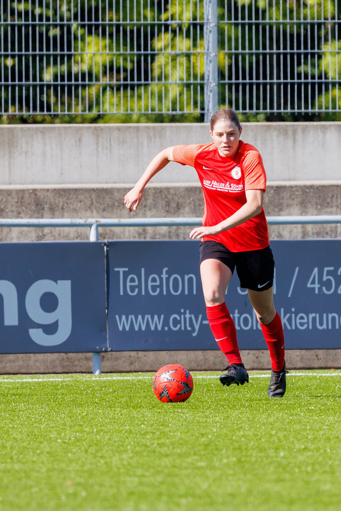 FCHHÜT_251003_4059 | 1.FC Heidenheim 1846 II vs. TSV Hüttlingen, Fußball, Frauen, Bezirkspokal, 2025/2026, 1.Runde, 03.10.2025 in Mergelstetten, Sportplatz 2(Foto: Michael Bulling) - Realisiert mit Pictrs.com