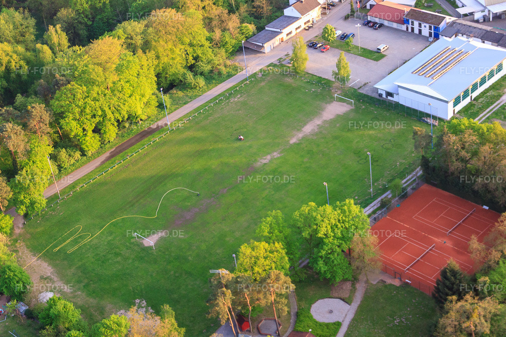 Luftbild: Sportanlagen des FSV 1976 Berg/Pfalz e.V. in Berg im Bundesland Rheinland-Pfalz in Deutschland. Foto: IMG_27011.jpg vom 28.04.2010 durch Werner Riehm/FLY-FOTO.deWWW.FSV-BERG-PFALZ.DE