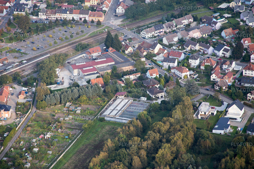Ortsansicht | Luftbild: Ortsansicht in Bischwiller im Bundesland Bas-Rhin in Frankreich. Foto: IMG_074259.jpg vom 04.10.2014 durch Werner Riehm/FLY-FOTO.de - Realisiert mit Pictrs.com