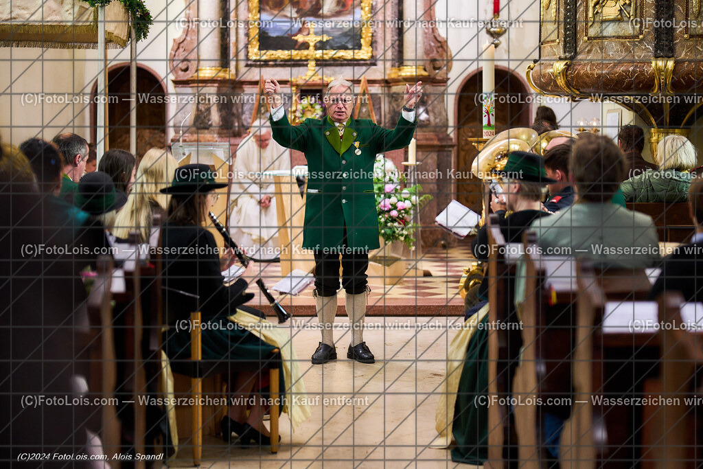ALP7678_Fronleichnam_Lackenhof_Messe | (C)FotoLois.com, Alois Spandl. FRONLEICHNAM in Lackenhof mit Pfarrer Norbert Burmettler, Musikkapelle, Feuerwehr, Goldhaubengruppe und vielen LackenhoferInnen, Do 30. Mai 2024.