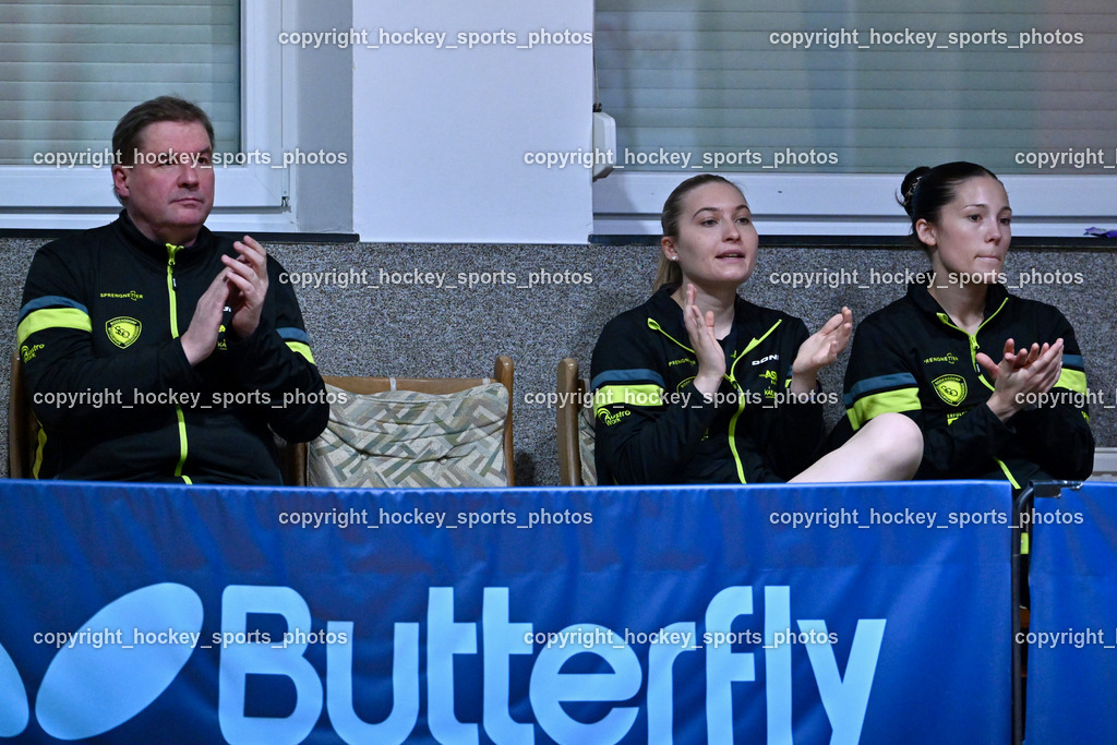 SCO Ossiacher See Bodensdorf 1 vs. LINZ AG Froschberg 1 | Ritzinger Werner Coach, Paulin Lea, Vovk Aleksandra, SCO Ossiacher See Bodensdorf 1 vs. LINZ AG Froschberg 1, SCO Ossiacher See Bodensdorf 1 vs. LINZ AG Froschberg 1 am 09.11.2024 in Bodensdorf (Sportzentrum Bodensdorf), Austria, (Photo by Bernd Stefan)