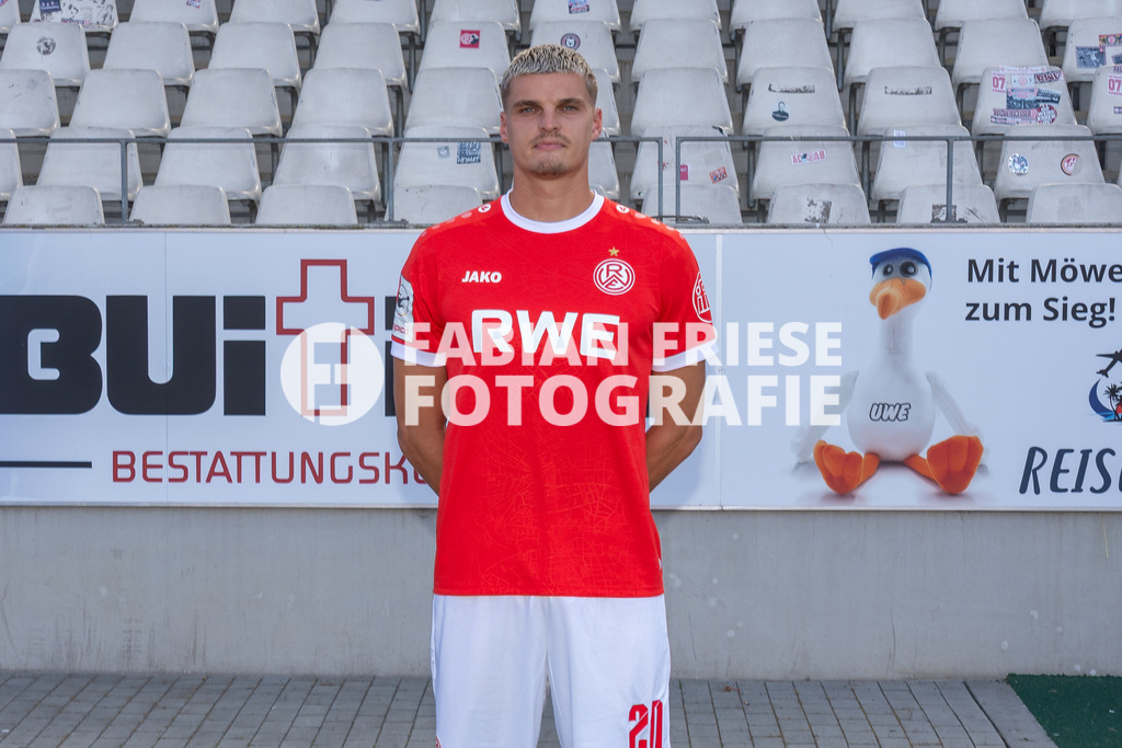 Rot-Weiss Essen; 3. Liga, Portraettermin 2026/2027, Foto: Eibner-Pressefoto/Fabian Friese | Marek Janssen (Rot-Weiss Essen, #20),Rot-Weiss Essen; 3. Liga, Portraettermin 2026/2027, Foto: Eibner-Pressefoto/Fabian Friese - Realisiert mit Pictrs.com