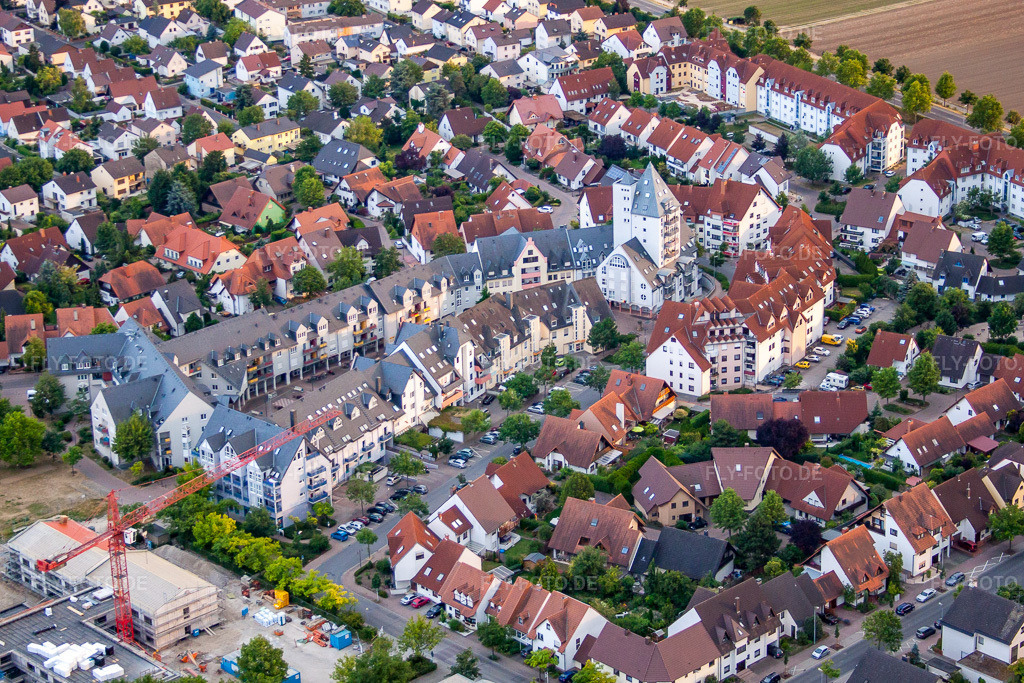 Luftbild: Stadtansicht vom Innenstadtbereich im Ortsteil Roxheim in Bobenheim-Roxheim im Bundesland Rheinland-Pfalz in Deutschland. Foto: IMG_69174.jpg vom 24.06.2014 durch Werner Riehm/FLY-FOTO.de