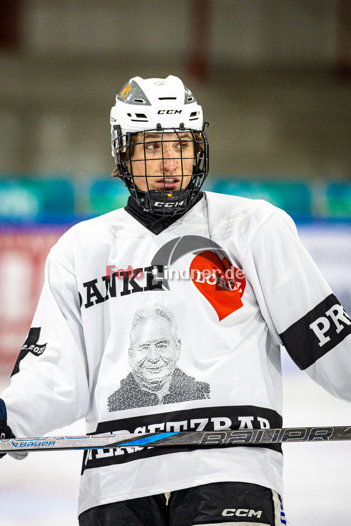 SC Forst NATURE BOYS gegen ESC Hassfurt HAWKS | Eishockey Landesliga Herren Playoffs 2024/25 - Spiel 2 von 4, SC Forst NATURE BOYS gegen ESC Hassfurt HAWKS, 20250222,Simon FEND (Nature Boyz 16) Portrait,2025-02-22 in Peißenberg (Eisstadion Peißenberg)Simon FEND (Nature Boyz 16)Copyright: WolfgangxLindner foto-lindner.de