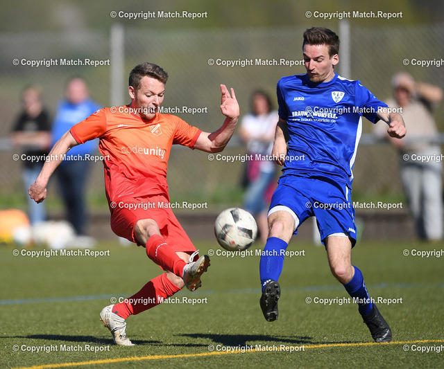 Bezirkspokal  | Fussball 2018/2019    14.04.2019Bezirkspokal Halbfinale SV Baiersbronn - SV WittendorfHenry Seeger (SVW,li) gegen Joshua Beck (SVB,re)FOTO: ULMER PressebildagenturxxNOxMODELxRELEASExxDie Abklaerung von Persoenlichkeitsrechten abgebildeter Personen obliegt dem Nutzer bzw. Auftraggeber 