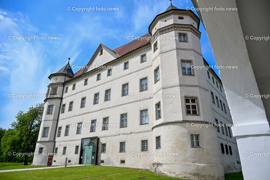 Hartheim_ Lern- und Gedenkschloss_ 07.05.2025-22 | 07.05.2025, Hartheim, AUT, Lern- und Gedenkort, Schloss Hartheim, im Bild Schloss Hartheim, Toetungsanstalt der Nazionalsozialisten waehrend des 2. Weltkrieg, NS-Zeit, Holocaust, Euthanasie, Psychiatrie, Gedenkstaette, KZ-Haeftlinge, Menschen mit Behinderung, Verbrechen, Weg der Vielfalt, gegen Vergessen