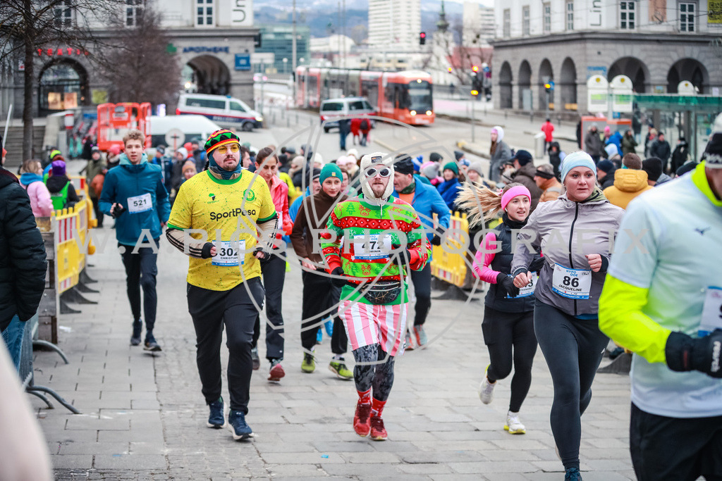 SILVESTERLAUF LINZ 25 | Linz, AUSTRIA, 31. Dezember 25, TRIRUN SILVESTERLAUF LINZ 25 , Image shows: 
Photo: WAPICS / BINDER Manuel